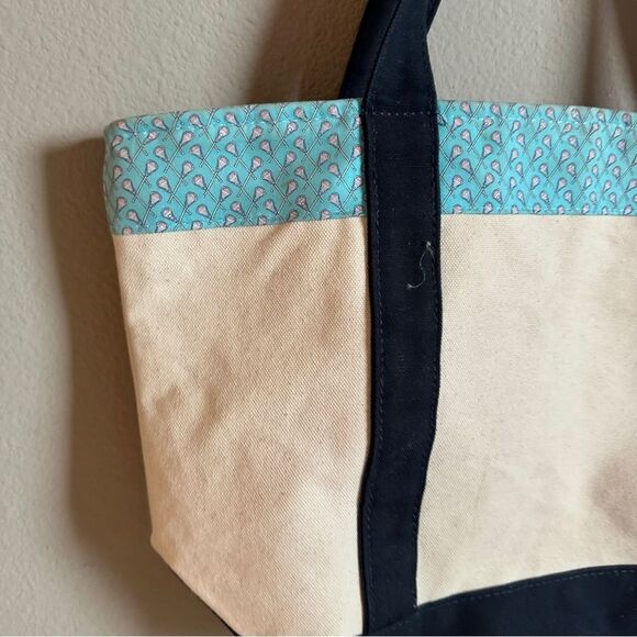 Vineyard Vines | classic boat tote lacrosse
Canvas tote gingham lined tote bag - Picture 4 of 9